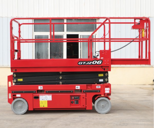 平顺自行走升降机